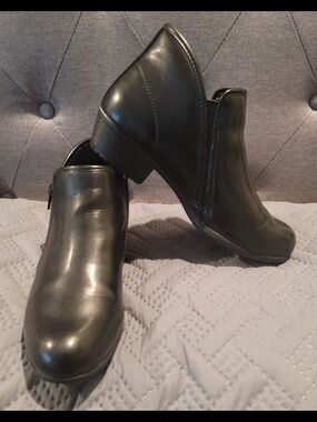 Women’s Black Ankle Booties - Sleek Everyday Style